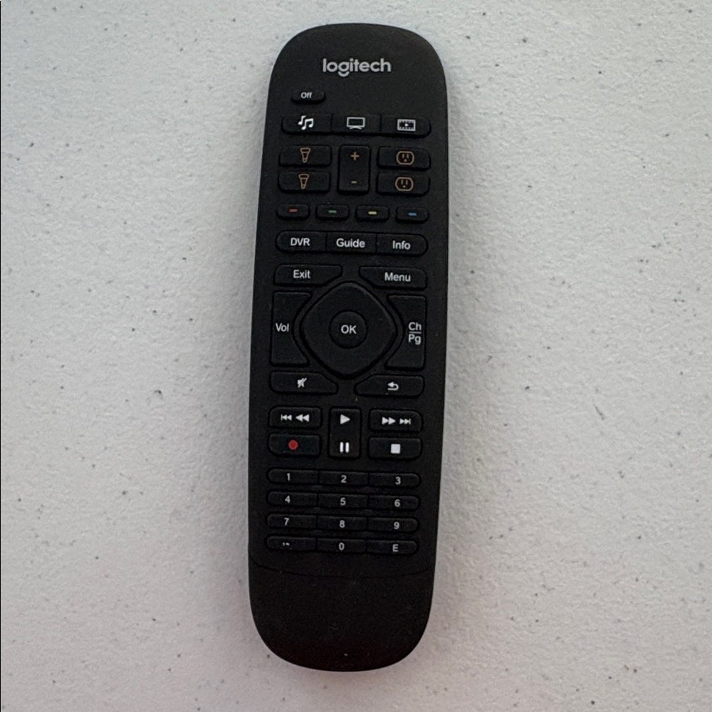 Logitech Harmony Remote Control System w/ Hub O-R0004 - Picture 3 of 5